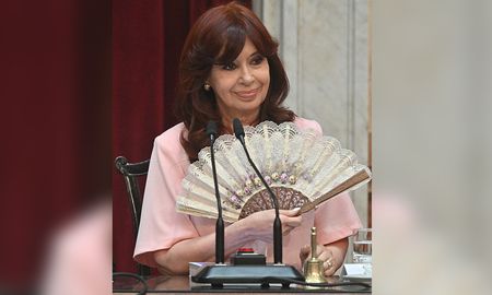 El look de Cristina Kirchner para la Apertura de Sesiones. El look de Cristina Kirchner para la Apertura de Sesiones.