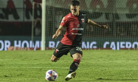 Carlos Arrúa se desgarró y quedó descartado en Colón para disputar el clásico santafesino. Carlos Arrúa se desgarró y quedó descartado en Colón para disputar el clásico santafesino.