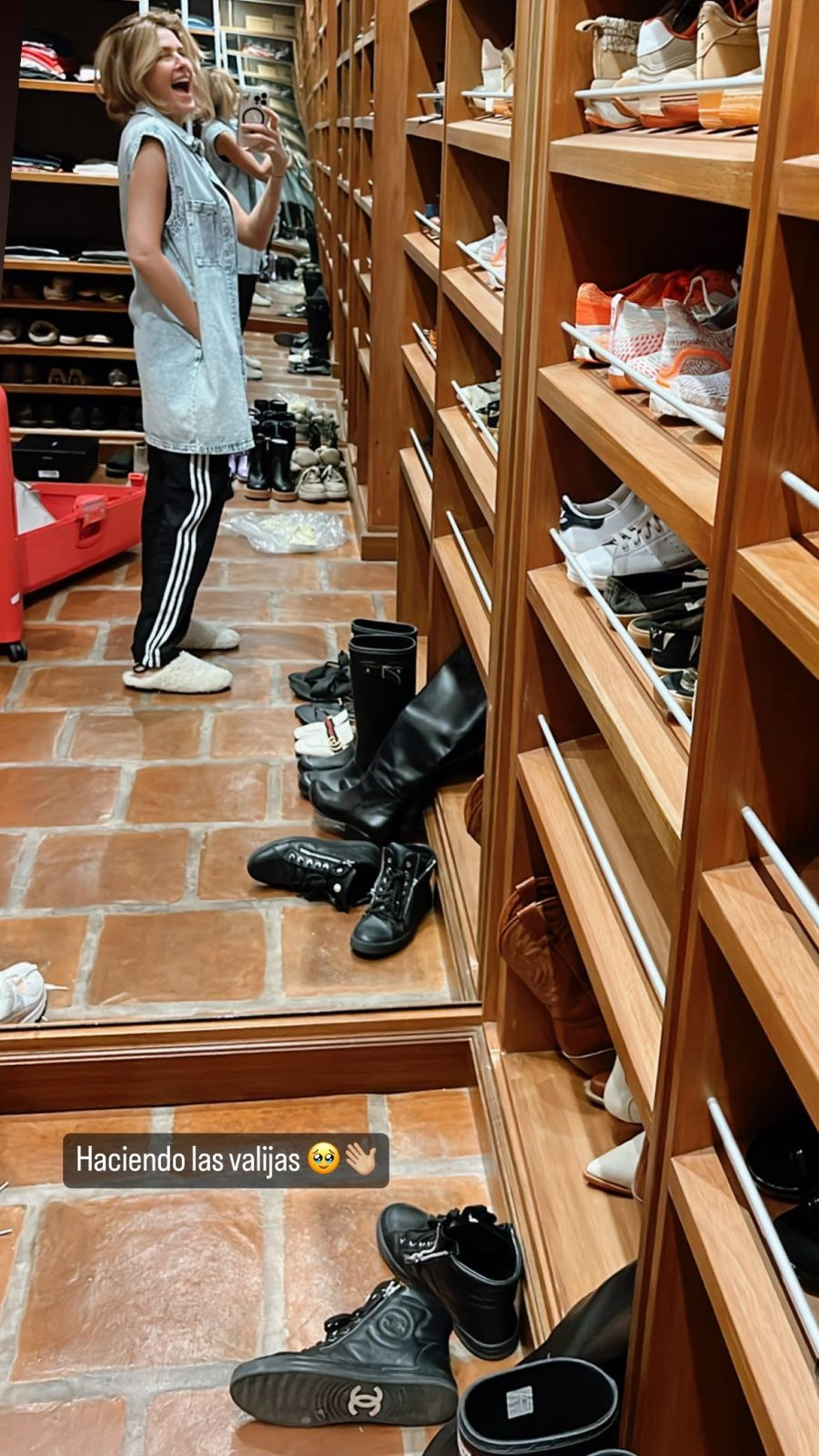 EL VESTIDOR DE ISABEL MACEDO. EL VESTIDOR DE ISABEL MACEDO.