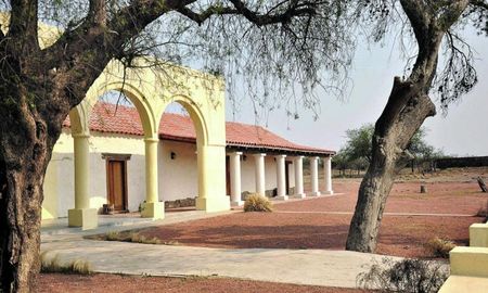 Al límite de Santiago del Estero se encuentra la posta Pozo del Tigre, un sitio lleno de historia y paisajes. Al límite de Santiago del Estero se encuentra la posta Pozo del Tigre, un sitio lleno de historia y paisajes.