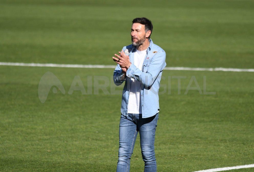 Kily González se sumó a la lista de candidatos a dirigir a Unión, luego de la salida de Sebastián Méndez. Kily González se sumó a la lista de candidatos a dirigir a Unión, luego de la salida de Sebastián Méndez.