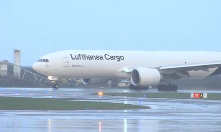 El embarque llegó en el vuelo LH8264, de la línea aérea área Lufthansa, que aterrizó a las 18.20 en Ezeiza. El embarque llegó en el vuelo LH8264, de la línea aérea área Lufthansa, que aterrizó a las 18.20 en Ezeiza.