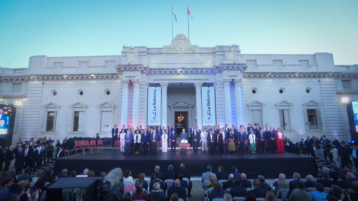 Punto final de la Convención del 25: se juró la nueva Constitución provincial en la Legislatura de Santa Fe.