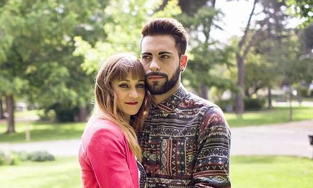 Ana y Daniel son hermanos, novios, tienen dos hijos y luchan para que los dejen casar Ana y Daniel son hermanos, novios, tienen dos hijos y luchan para que los dejen casar