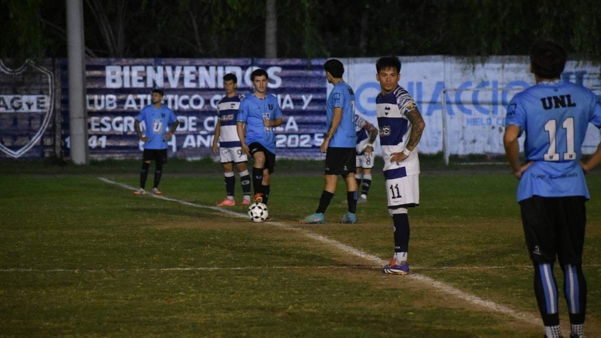 Gimnasia y UNL definían posiciones, hasta el final de la noche. Foto: Rodrigo Müller.