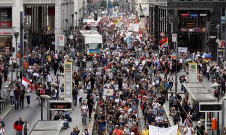 Berlín obliga a usar barbijos tras las multitudinarias protestas del sábado Berlín obliga a usar barbijos tras las multitudinarias protestas del sábado