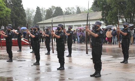 Se inscribieron casi 12 mil aspirantes para cubrir 1200 vacantes en la Policía provincial. Se inscribieron casi 12 mil aspirantes para cubrir 1200 vacantes en la Policía provincial.