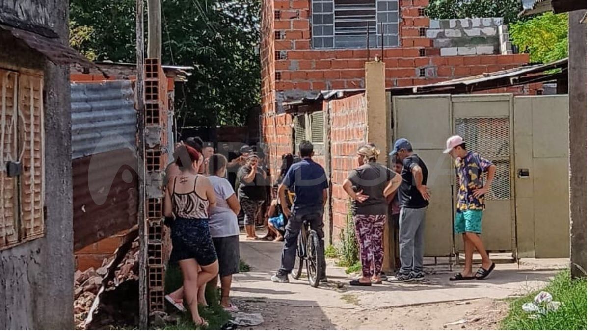 Según trascendió, ambos eran pareja y habían discutido, al menos según una versión preliminar que llegó a la Policía. Según trascendió, ambos eran pareja y habían discutido, al menos según una versión preliminar que llegó a la Policía.