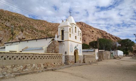 La capilla de Rinconadillas, un símbolo de fe y tradición en el corazón de la localidad. La capilla de Rinconadillas, un símbolo de fe y tradición en el corazón de la localidad.