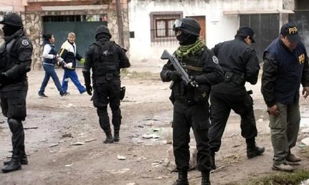 Horror en Mendoza: violaron a sus hijos, los grabaron e intercambiaron los videos en redes sociales Horror en Mendoza: violaron a sus hijos, los grabaron e intercambiaron los videos en redes sociales