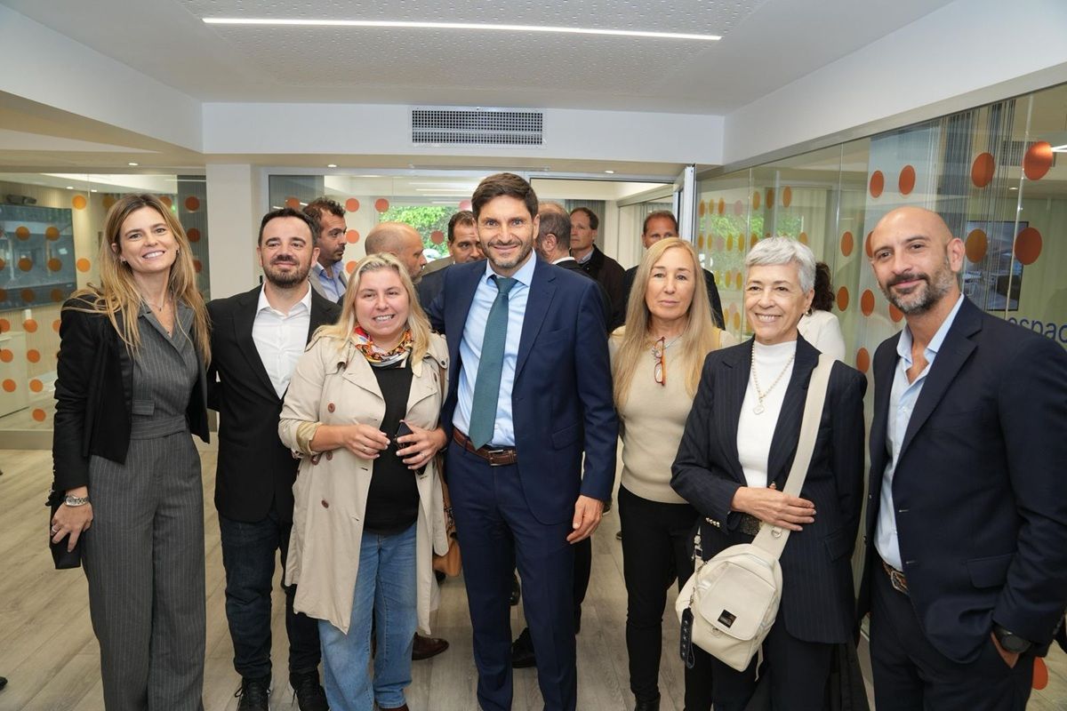 El nuevo espacio, de 450 metros cuadrados, funcionará como centro de reuniones, coworking y promoción para empresas, pymes y emprendedores santafesinos en la capital del país. El nuevo espacio, de 450 metros cuadrados, funcionará como centro de reuniones, coworking y promoción para empresas, pymes y emprendedores santafesinos en la capital del país.