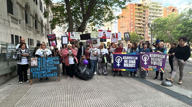 Familiares y allegados de Rosana Villagra pidieron justicia frente a Tribunales.