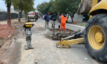 Los trabajos de bacheo del municipio obligaron a suspender el corte sobre Gobernador Candioti. Los trabajos de bacheo del municipio obligaron a suspender el corte sobre Gobernador Candioti.