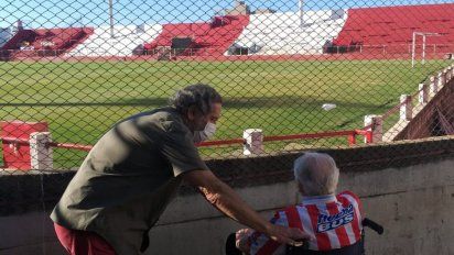 Eudoro, el hincha de Unión de 105 años que superó el coronavirus, toma lisos y que el club hizo socio honorario
