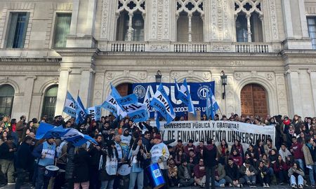 CONADU Histórica le exigió al gobierno nacional una inmediata recomposición salarial, la reapertura de paritarias y el cese del ajuste contra la universidad pública. CONADU Histórica le exigió al gobierno nacional una inmediata recomposición salarial, la reapertura de paritarias y el cese del ajuste contra la universidad pública.
