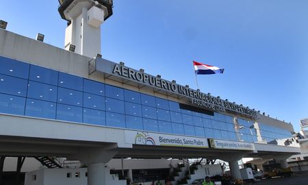 Las tres personas fueron detenidas este jueves por la mañana en el aeropuerto Silvio Pettirossi de la ciudad paraguaya de Asunción Las tres personas fueron detenidas este jueves por la mañana en el aeropuerto Silvio Pettirossi de la ciudad paraguaya de Asunción
