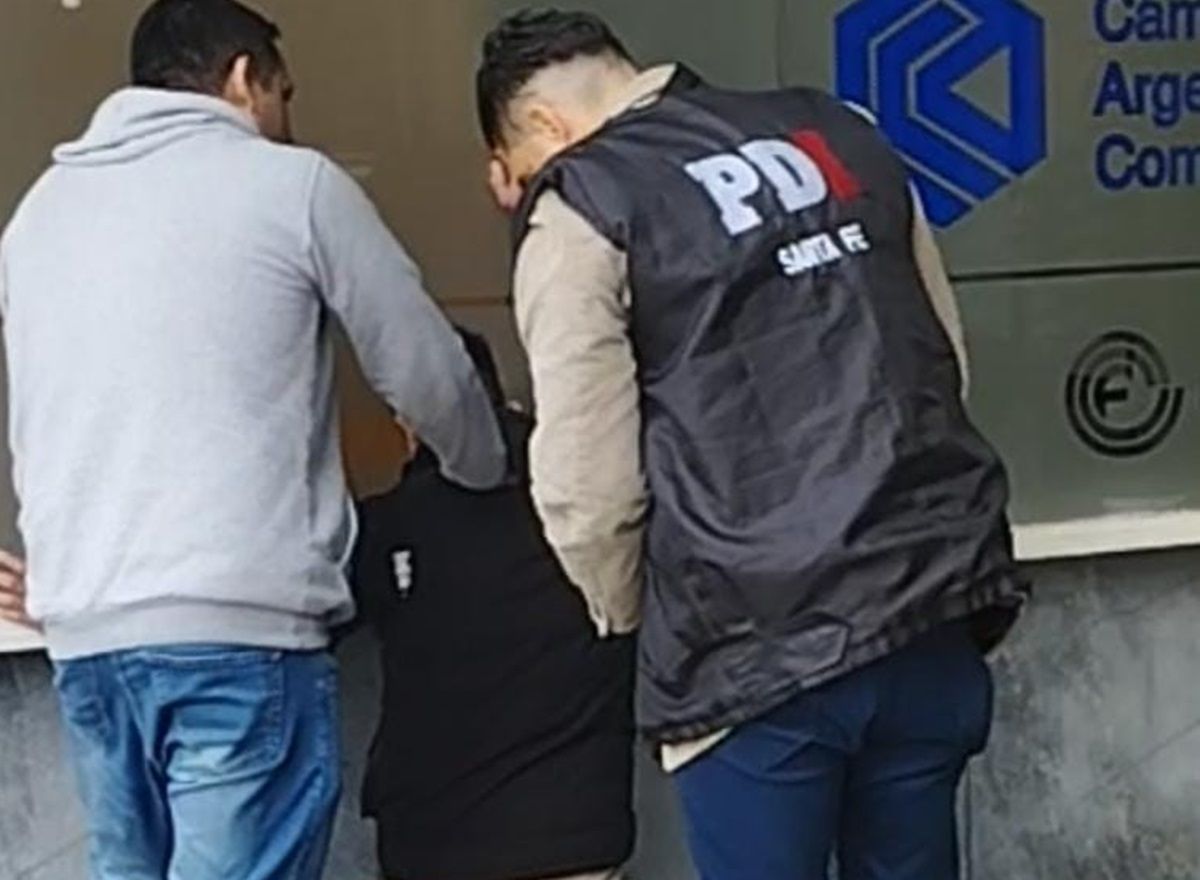 Lautaro Q. fue apresado por investigadores de la PDI en Hipólito Yrigoyen al 2400. 