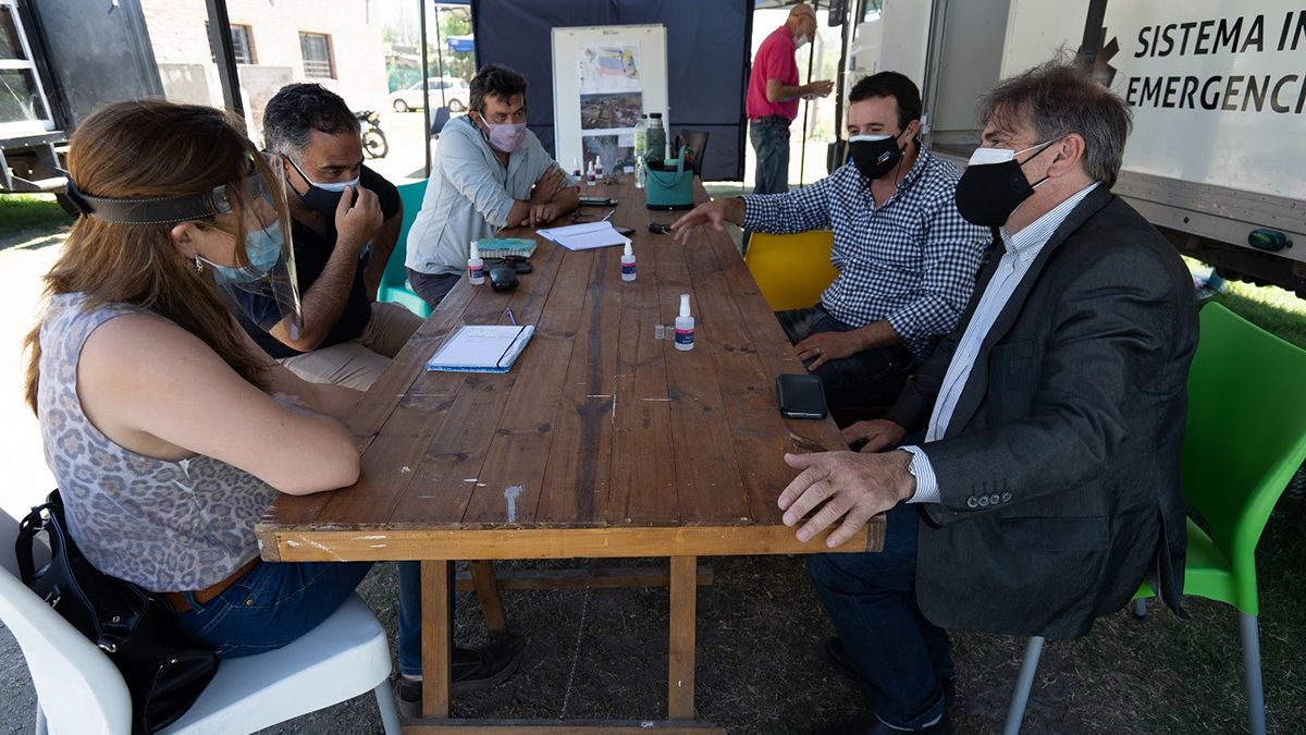 Llonch llegó acompañado del secretario de Gestión Cultural, Jorge Pavarin; el secretario de Coordinación Técnica y Administrativa, Gabriel Dentesani; el director de Programación Artística, Claudio Cherep, el gestor cultural Maximiliano Mazzón y la directora de Programas Socioculturales-Santa Fe, Mariana Escobar.