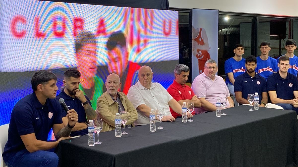 La delegación realizó una conferencia de prensa en uno de los salones del complejo. La delegación realizó una conferencia de prensa en uno de los salones del complejo.