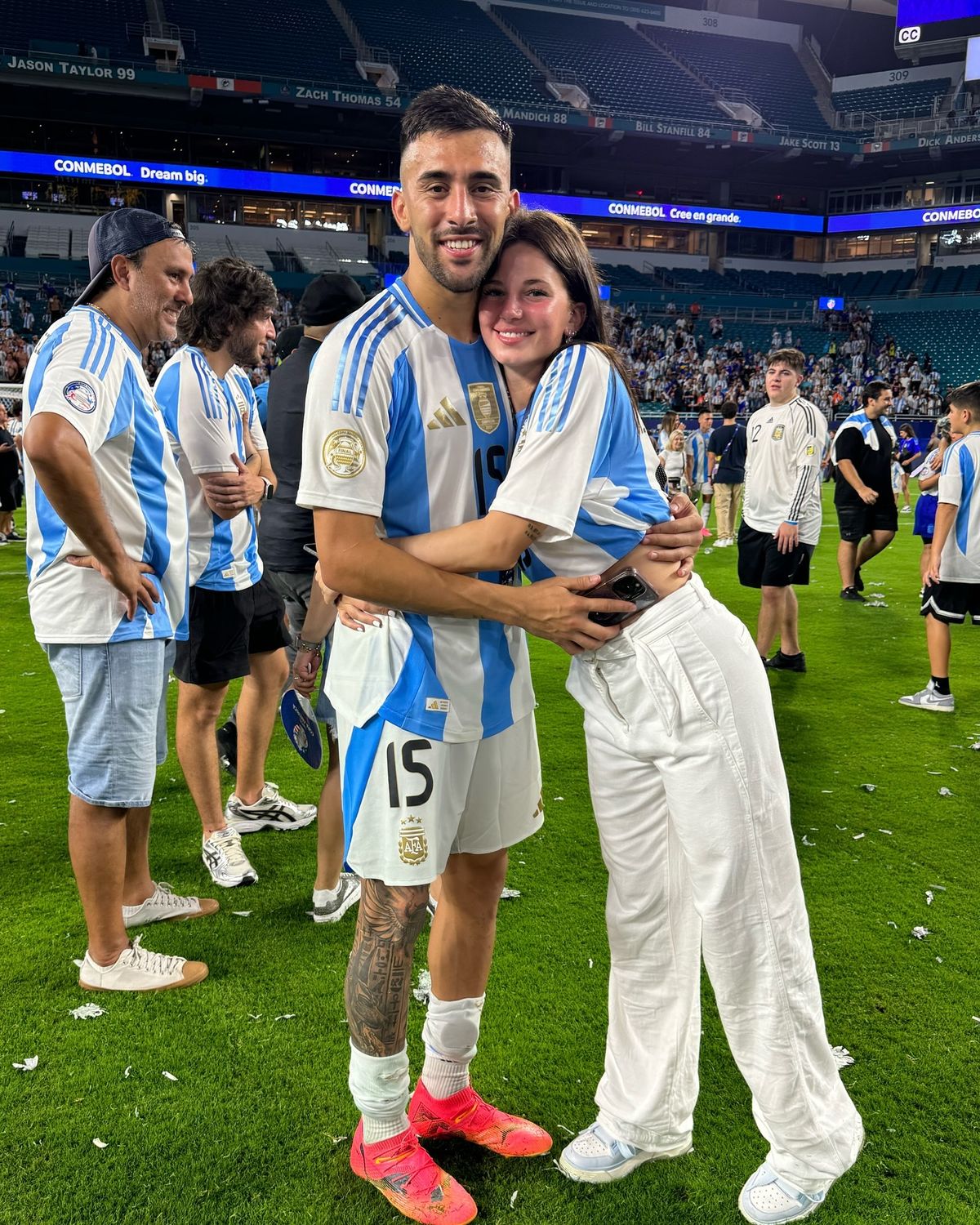 Nico González junto a su novia Paloma. Nico González junto a su novia Paloma.