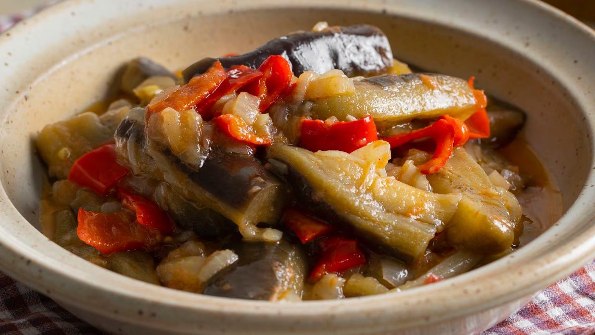 Las berenjenas en escabeche son ideales para acompañar una picada o simplemente para tener algo rico. Las berenjenas en escabeche son ideales para acompañar una picada o simplemente para tener algo rico.