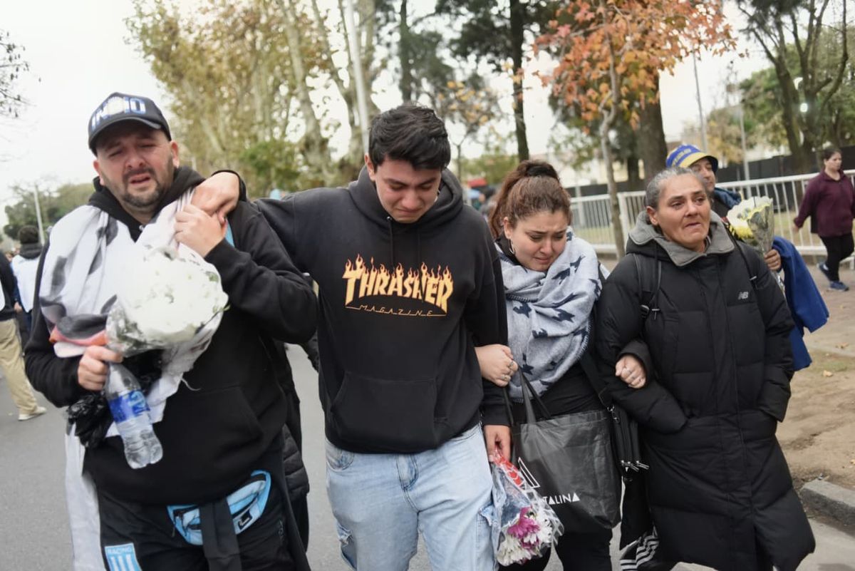 Miles de fanáticos de todo el país se encontraron en Avellaneda para despedir al Indio Solari.
