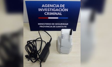 El home Monitori es un dispositivo que controla los latidos del corazón y manda información a Buenos Aires que es donde se atiende Agustina. El home Monitori es un dispositivo que controla los latidos del corazón y manda información a Buenos Aires que es donde se atiende Agustina.