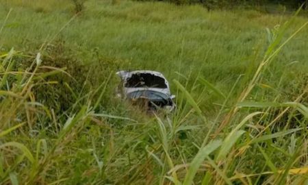 Un conductor perdió el control de su auto y dio varios vuelcos en la Ruta 11, cerca de Malabrigo. Un conductor perdió el control de su auto y dio varios vuelcos en la Ruta 11, cerca de Malabrigo.