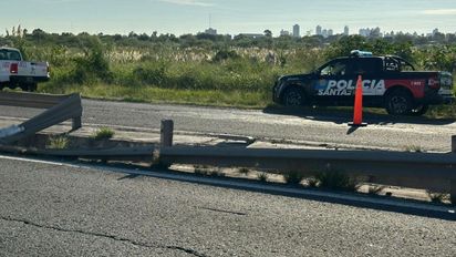 Circunvalación Oeste: Vialidad Nacional repara las barandas dañadas tras el accidente del colectivo