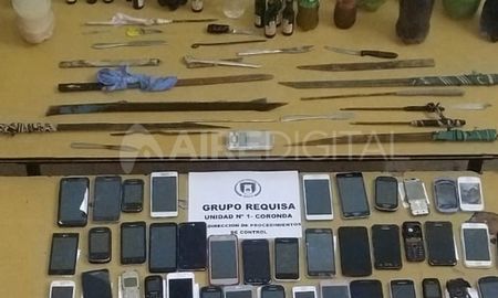 Parte de los elementos secuestrados en el procedimiento. Parte de los elementos secuestrados en el procedimiento.