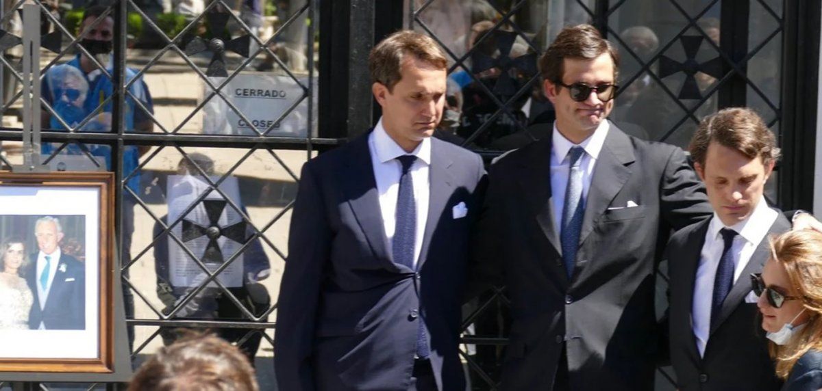 El matrimonio Neuss fue despedido en una ceremonia íntima y con pocas personas en el cementerio de Recoleta.