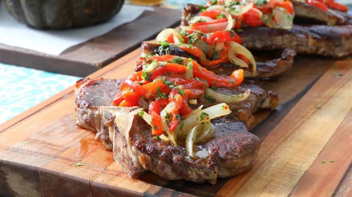 Cómo hacer bife a la criolla.