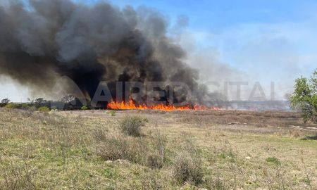 Por segundo día consecutivo, se registran importantes incendios a la vera de la ruta nacional 168. Por segundo día consecutivo, se registran importantes incendios a la vera de la ruta nacional 168.