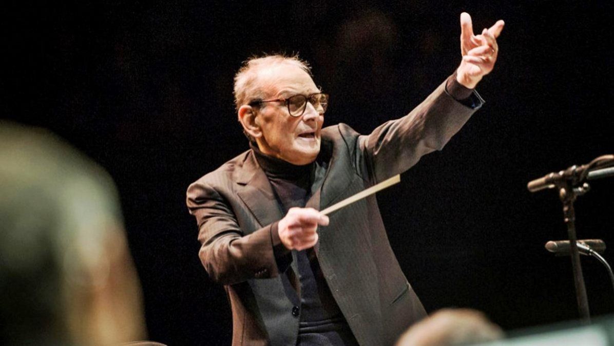 Ennio Morricone fue un&nbsp;compositor&nbsp;y&nbsp;director de orquesta&nbsp;italiano&nbsp;conocido por haber compuesto la&nbsp;banda sonora&nbsp;de más de quinientas&nbsp;películas&nbsp;y&nbsp;series de televisión.