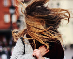 Paso a paso te contamos cómo hidratar el cabello seco y con falta de brillo. Paso a paso te contamos cómo hidratar el cabello seco y con falta de brillo.