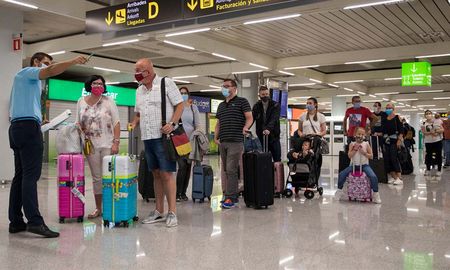 Turistas alemanes llegando a Palma de Mallorca como parte de una prueba piloto de apertura de fronteras al turismo. 22 de junio de 2020.Jaime Reina / AFP Turistas alemanes llegando a Palma de Mallorca como parte de una prueba piloto de apertura de fronteras al turismo. 22 de junio de 2020.Jaime Reina / AFP
