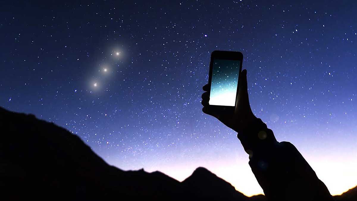 En la aparente quietud del cielo nocturno