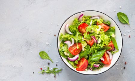 Las ensaladas pueden ser muy versátiles y se pueden preparar de muchas formas diferentes. Las ensaladas pueden ser muy versátiles y se pueden preparar de muchas formas diferentes.