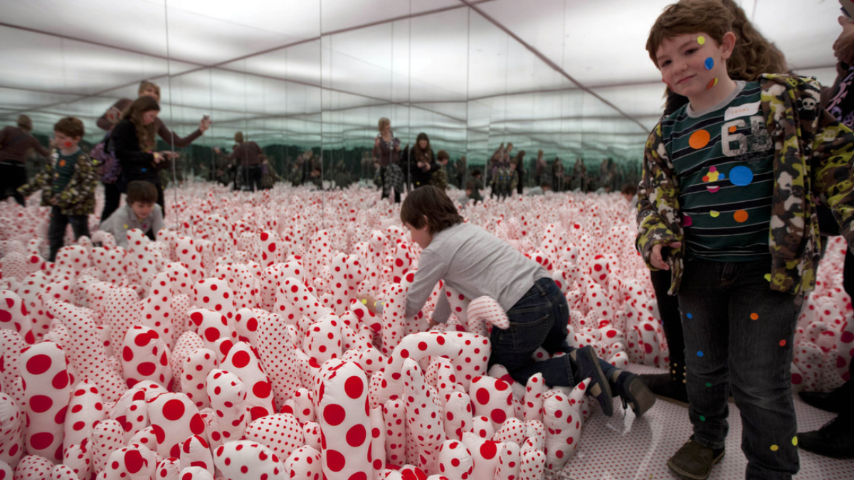 La exposición "Obsesión infinita" en el Malba reunió más de 100 obras de Yayoi Kusama y convocó a más de 206.000 personas en Buenos Aires. La exposición "Obsesión infinita" en el Malba reunió más de 100 obras de Yayoi Kusama y convocó a más de 206.000 personas en Buenos Aires. 