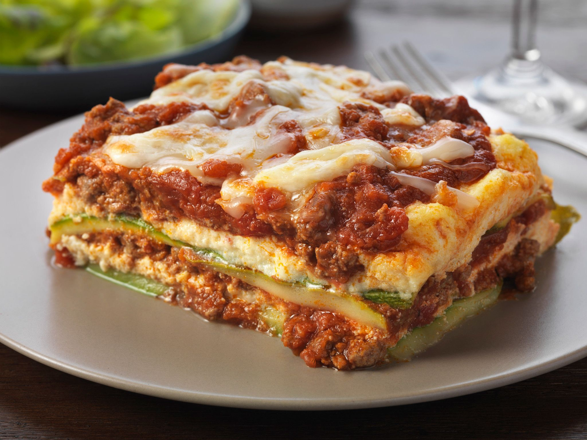 La lasagna de zucchini es una opción baja en carbohidratos y rica en fibra, perfecta para hacer y comer luego de los festejos de Navidad. La lasagna de zucchini es una opción baja en carbohidratos y rica en fibra, perfecta para hacer y comer luego de los festejos de Navidad.