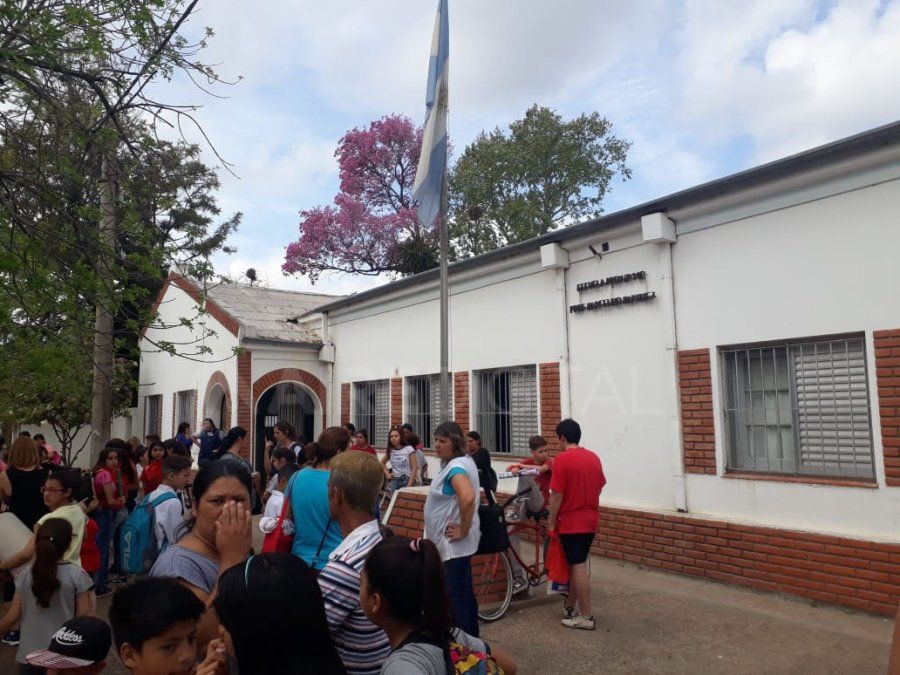Incendio en Santo Tomé: los chicos iban golpeados a la escuela