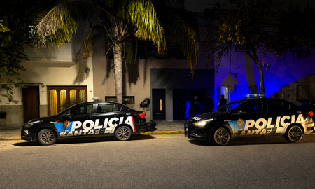 Tras la denuncia al 911, personal de la Brigada Motorizada de la Unidad Regional I se constituyó en el lugar para entrevistar a los damnificados e iniciar las primeras actuaciones. Tras la denuncia al 911, personal de la Brigada Motorizada de la Unidad Regional I se constituyó en el lugar para entrevistar a los damnificados e iniciar las primeras actuaciones.