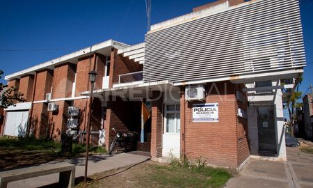 El preso se escapó de la Comisaría 12 de Santo Tomé. El preso se escapó de la Comisaría 12 de Santo Tomé.