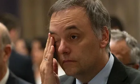 Sin firmas de Unión por la Patria, que no quiso sumarse a la ofensiva, diputados nacionales de la oposición presentaron este jueves un pedido de sesión especial para el próximo jueves a las 11 con el objetivo de tratar la interpelación y pedidos de informes al jefe de Gabinete, Manuel Adorni. Sin firmas de Unión por la Patria, que no quiso sumarse a la ofensiva, diputados nacionales de la oposición presentaron este jueves un pedido de sesión especial para el próximo jueves a las 11 con el objetivo de tratar la interpelación y pedidos de informes al jefe de Gabinete, Manuel Adorni.