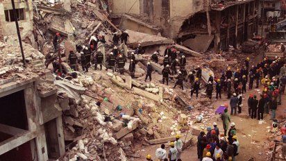 El ataque terrorista sucedi&oacute; el&nbsp;martes 17 de marzo de 1992&nbsp;y destruy&oacute; completamente la sede de la embajada y del consulado. Hubo 29 v&iacute;ctimas fatales y 242 heridos.&nbsp;