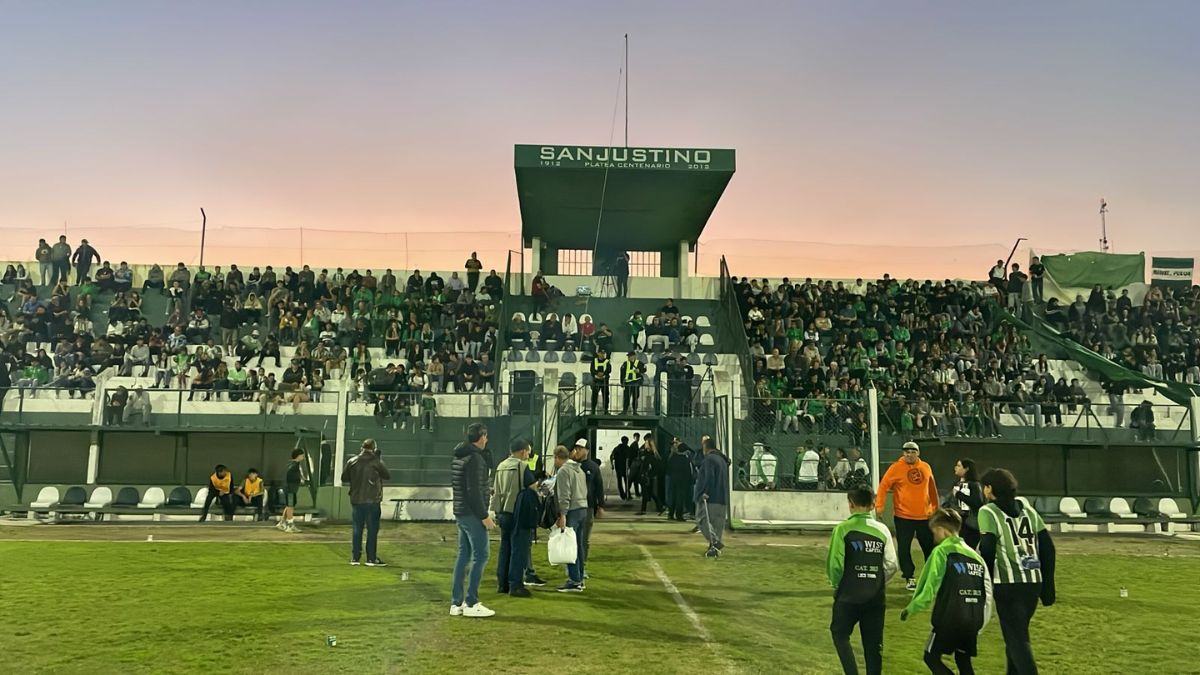 Así está el estadio en la previa del partido entre Sanjustino y Colón.