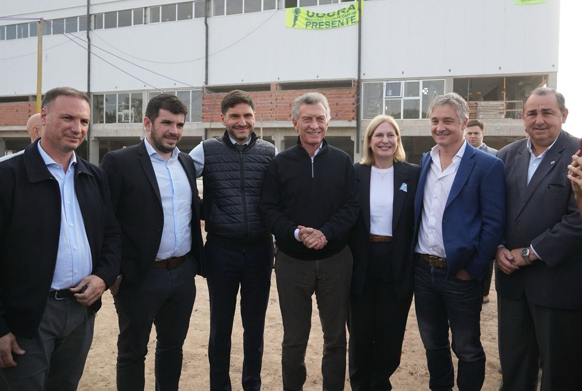 Pullaro y Macri recorrieron una de las obras emblemáticas para los Juegos Suramericanos: el Estadio Multipropósito de Santa Fe. Pullaro y Macri recorrieron una de las obras emblemáticas para los Juegos Suramericanos: el Estadio Multipropósito de Santa Fe.