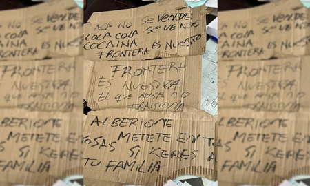 Los mensajes estaban en una serie de cartones. Los mensajes estaban en una serie de cartones.