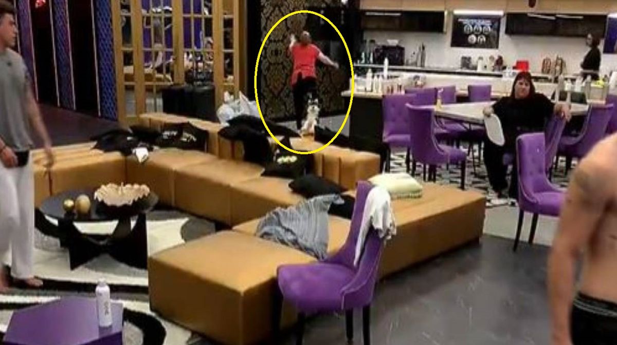 Andrea del Boca y el momento en el que se trabó con la chancleta y cayó al suelo en Gran Hermano 2026. Andrea del Boca y el momento en el que se trabó con la chancleta y cayó al suelo en Gran Hermano 2026.