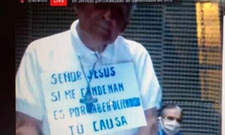 Señor Jesús: si me condenan es por haber defendido tu causa, el mensaje de Etchecolatz. Señor Jesús: si me condenan es por haber defendido tu causa, el mensaje de Etchecolatz.